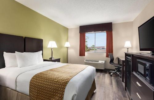 Monroe Hotel | Baymont by Wyndham Monroe