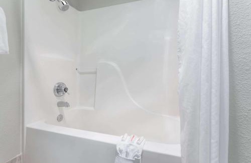 Yreka Hotel | Baymont by Wyndham Yreka