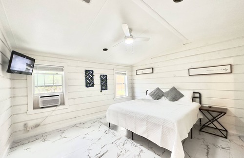 Santa Fe House | Bayou Dreaming Waterfront Escape