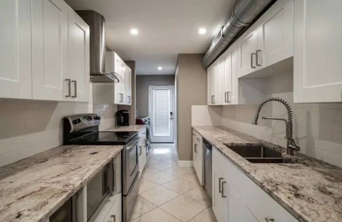 SoHo House | Bayshore Gardens Renovated Townhouse, walk to SOHO