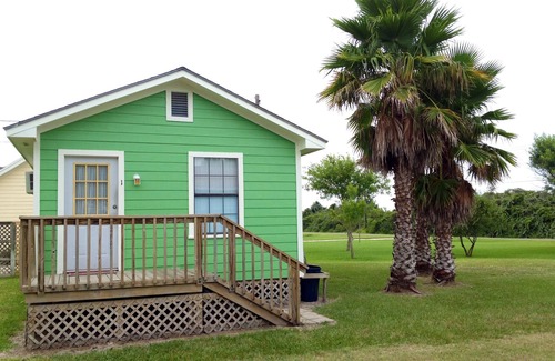 Port O Connor Cabin | Bayshore Lodge 123 Cabin #1 Rental Port O Connor TX