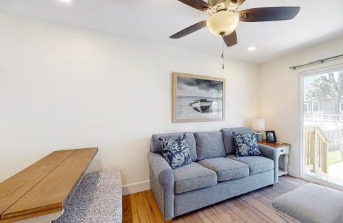 Little Salisbury House | Bayside Getaway on 87th