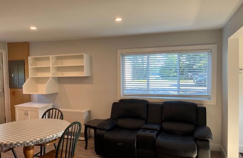 Rideau Lakes Cottage | Bayview Cottage Lakeside living at this cozy Westport Cottage.