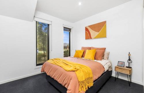 Curlewis House | Bayview Luxe- Sleeping 14, Pet Friendly, Views- 4 bedroom, lounge with sofa beds