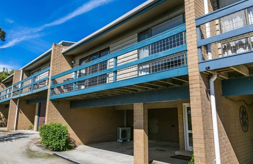 Lorne Apartment | Bayview Number Two - Classic Coastal Escape For Your Pet Too!