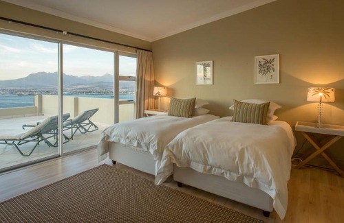 Mountainside Apartment | Bayview