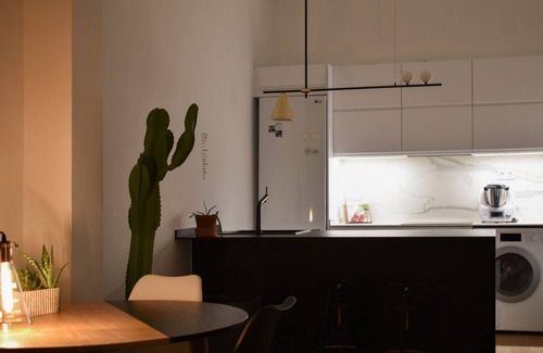Badalona Apartment | BBbadalona Apartment with Balcony