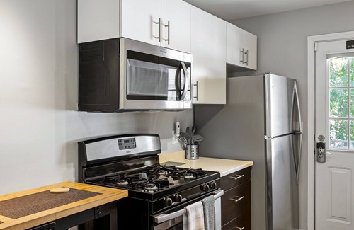 Midtown Apartment | (BC1bD) Safe + Clean Condo only Blocks from Piedmont Hospital