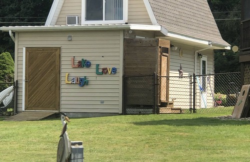 Vandalia Cottage | Be Our Guest-House on Lewis Lake