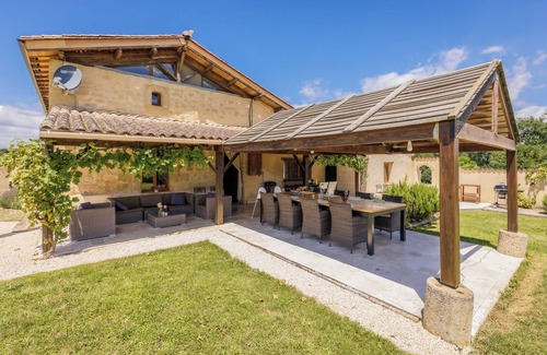Armillac House | Beautiful holiday home with private swimming pool and beautiful view