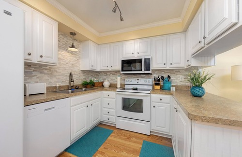 Kitty Hawk Condo | Beach Access - Cozy 2-BD Pet Friendly Kitty Hawk Condo with pool, W&D, tennis