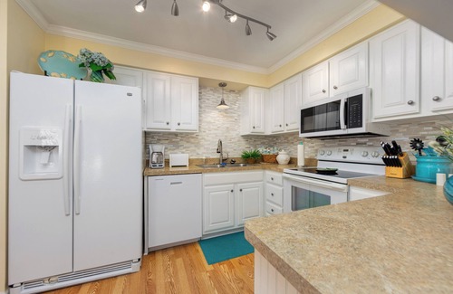 Kitty Hawk Condo | Beach Access - Cozy 2-BD Pet Friendly Kitty Hawk Condo with pool, W&D, tennis