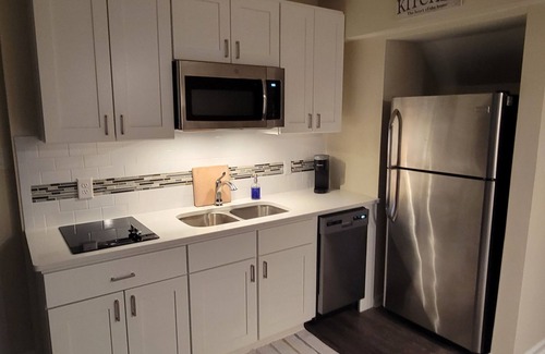 Fox Hill - Grandview House | BEACH ACCESS LUX ISLAND PROPERTY - FAMILY GAME ROOM - 15 MIN WALK TO THE BEACH