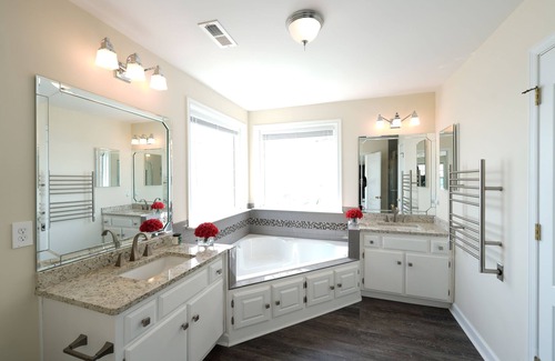 Fox Hill - Grandview House | BEACH ACCESS LUX ISLAND PROPERTY - FAMILY GAME ROOM - 15 MIN WALK TO THE BEACH