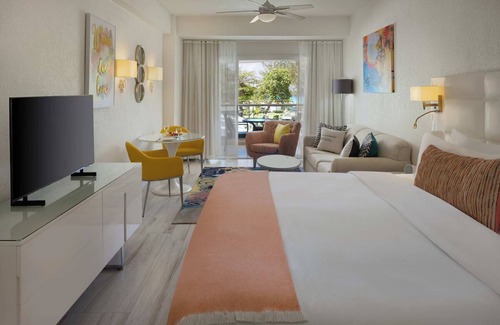 Blue Waters Hotel | Beach Adventures! Free Continental Breakfast and Beach Sunbeds, Swimming Pool!