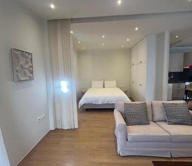Vouliagmeni Apartment | Beach Bliss Studio