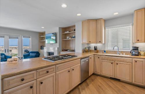 Balboa Peninsula House | Beach Break by AvantStay Oceanfront View Patio