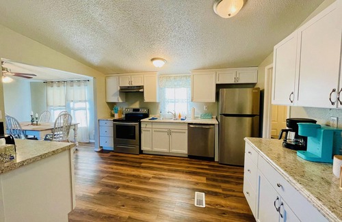Mead House | "Beach Break" less than 10 minutes from Lake Texoma and Choctaw Casino