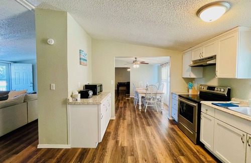 Mead House | "Beach Break" less than 10 minutes from Lake Texoma and Choctaw Casino