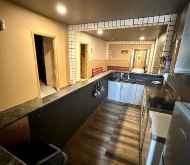 Al Hadd Ski Chalet | Beach Chalet - 8