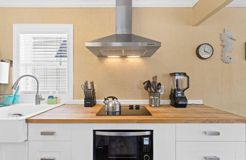 Kure Beach Cottage | Beach Cottage With Private Home Gym & E-Bikes