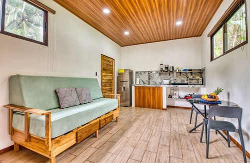 Cocles Apartment | Beachfront Studio - Direct Beach Access, Fast Wifi & AC