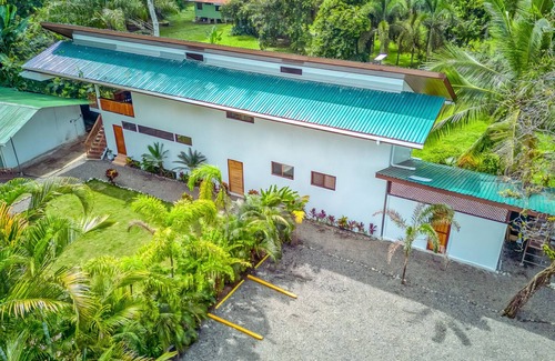 Cocles Apartment | Beachfront Studio - Direct Beach Access, Fast Wifi & AC