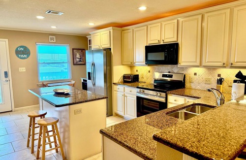 Villa Sabine Condo | Beach Daze! ❤️ Heart of Pcola Beach! 🏝️ Veteran owned.🇺🇸