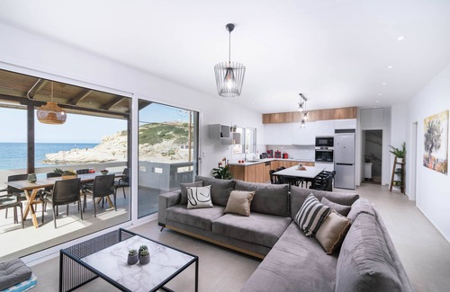 Lygaria Apartment | Beach front apartment with swimming pool ideal for families
