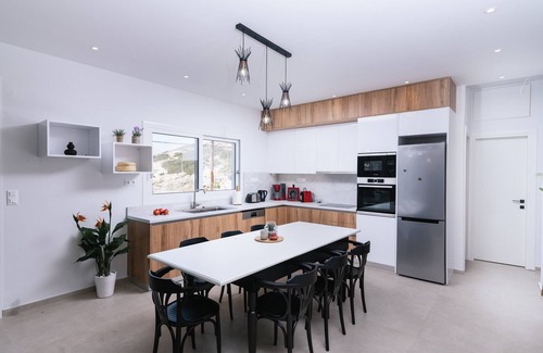 Lygaria Apartment | Beach front apartment with swimming pool ideal for families