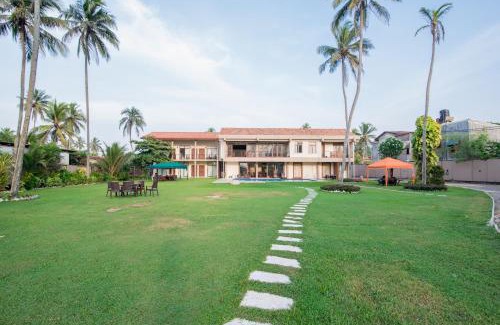 Hendala Hotel | Beach Front by Kay Jay