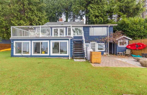 Roberts Creek House | Beach Front Cottage Floor , chic and perfect for a family of four
