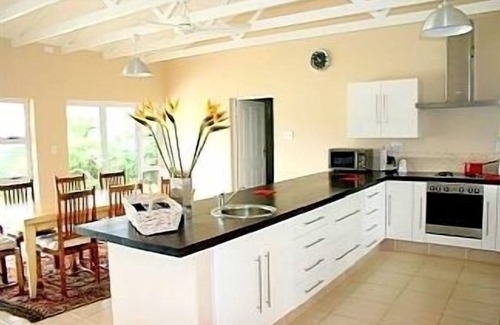 Glenmore House | Beach Front House with Private Pool and Endless Sea Views