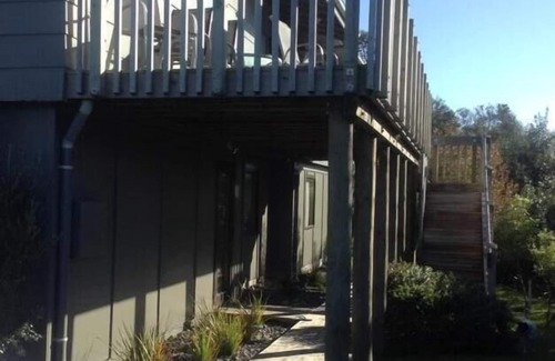 Mahia House | Beach-handy bach at Mahanga