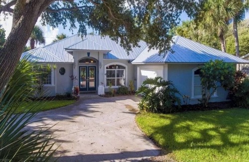 Summerplace House | Beach Home that is Pet-Friendly and Pool Equipped