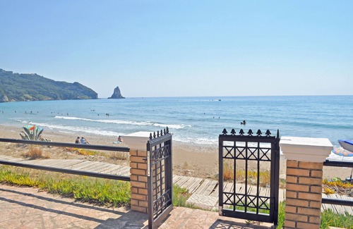 Agios Gordios House | Beach houses Yannis at Agios Gordios beach