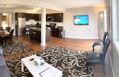 Farmington House | ❤️ Beach House ✔King Bed ✔Netflix ✔Walk-in Closets