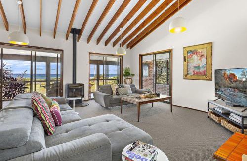 Kiama Downs House | Beach House on Jones Beach