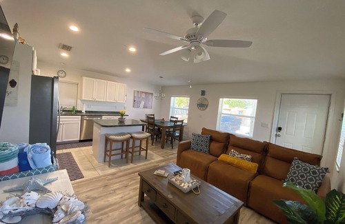 Hutchinson Island South Cottage | BEACH HOUSE Walk to Private Beach, Pool, & Restaurants