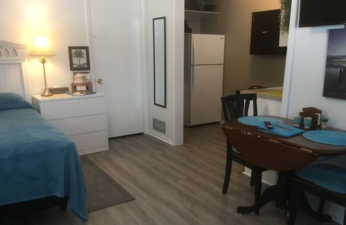 Venice Apartment | Beach is a Happy Place