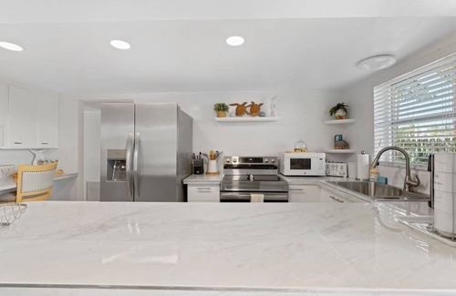 Deerfield Beach House | BEACH PARADISE - Family Fun Beach Home Large 2 Bedroom, Big Terrace, walk to Be