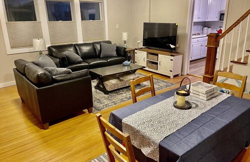 Niantic House | Beach Ready 3-bdrm house, Short Walk to Private Beach and Park, Lots of Parking
