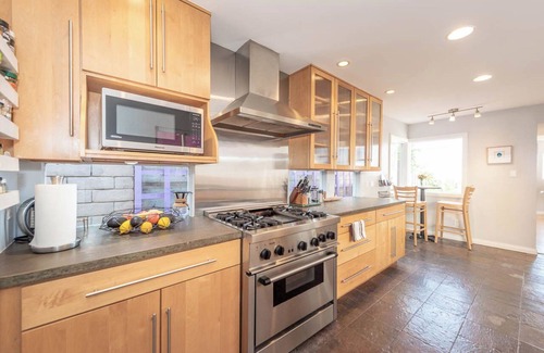 Del Mar Heights House | Beach Resort Home w/Ocean Views + Jacuzzi & Sauna!