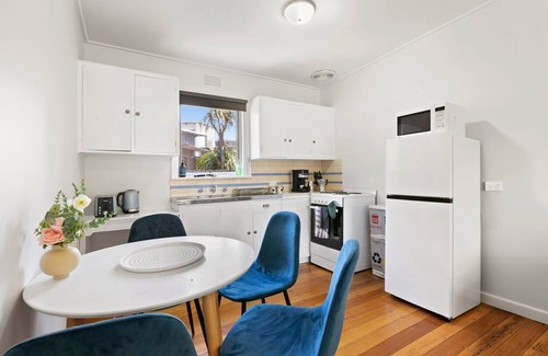Torquay House | Beach Shack: 2 BR, 1 BA in Torquay, Sleeps 4