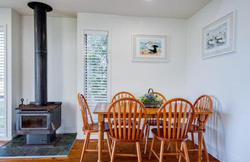 Berrara Ski Chalet | Beach Shack on the Lagoon
