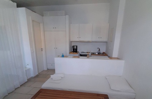 Vathi Apartment | Beach Side Studio