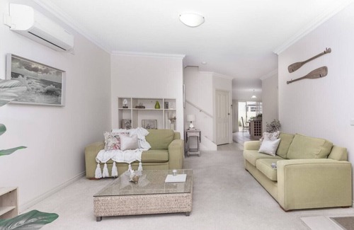 Warrnambool House | "Beach Side" Warrnambool CBD