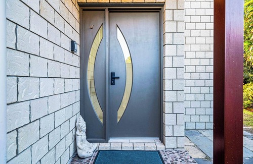 Capricorn Coast House | Beach Sitting @ Mulambin is a spacious holiday home.