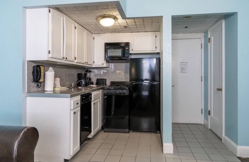Brigantine House | Beach Vacation! Spacious Unit w/Kitchen, Pool! Near Absecon Lighthouse