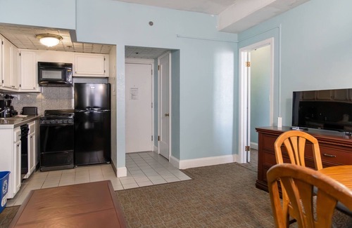 Brigantine House | Beach Vacation! Spacious Unit w/Kitchen, Pool! Near Absecon Lighthouse